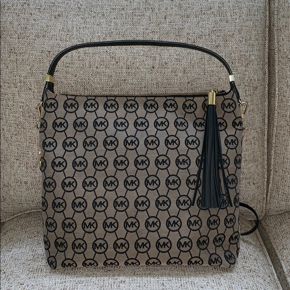 OFFERS WELCOME! BRAND NEW AUTHENTIC MICHAEL KORS